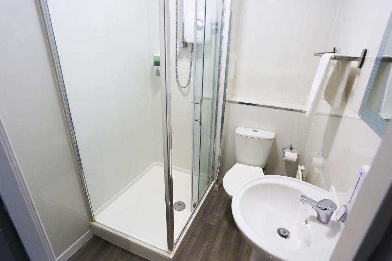Huddersfield Hotel Екстериор снимка