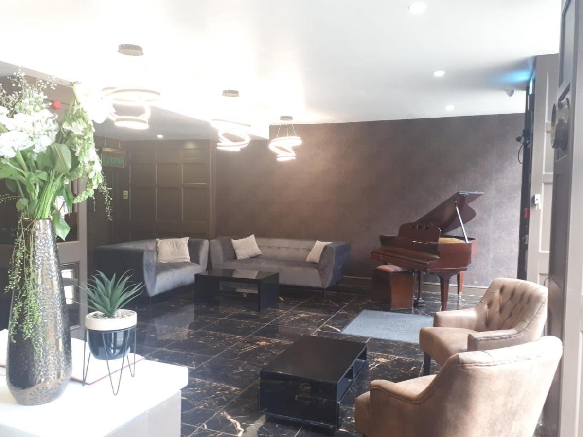 Huddersfield Hotel Екстериор снимка