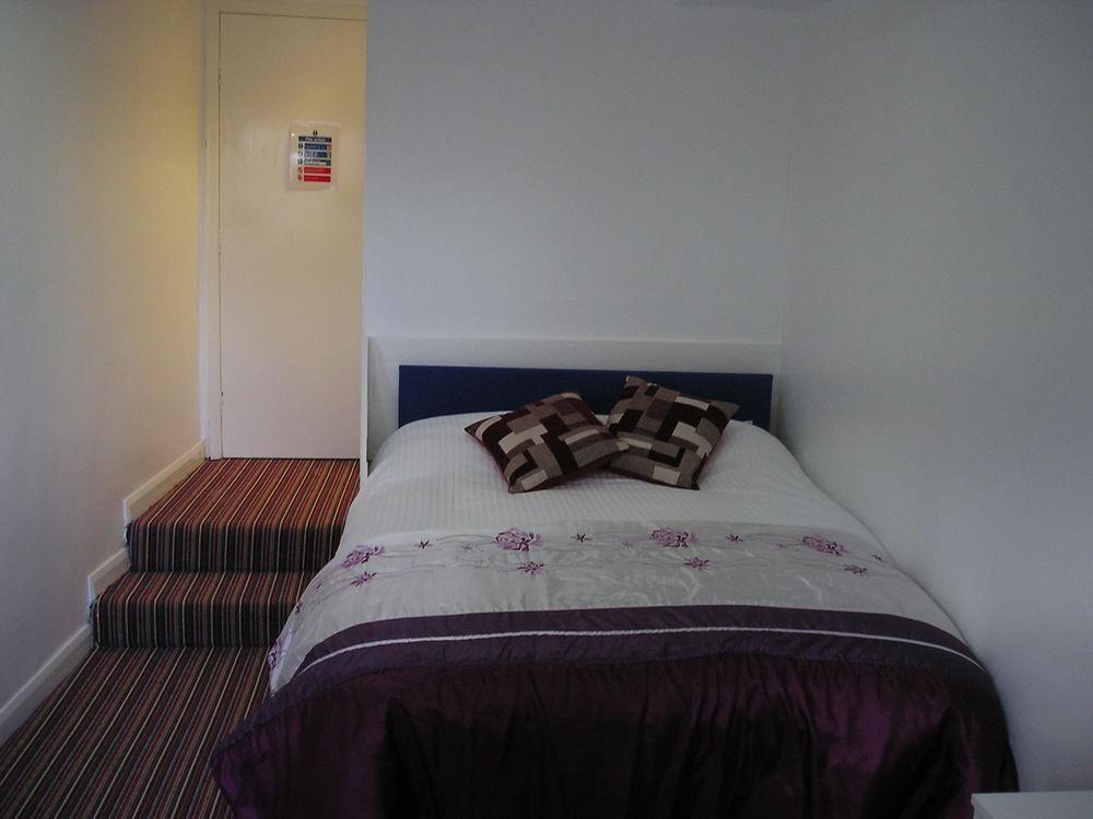 Huddersfield Hotel Екстериор снимка