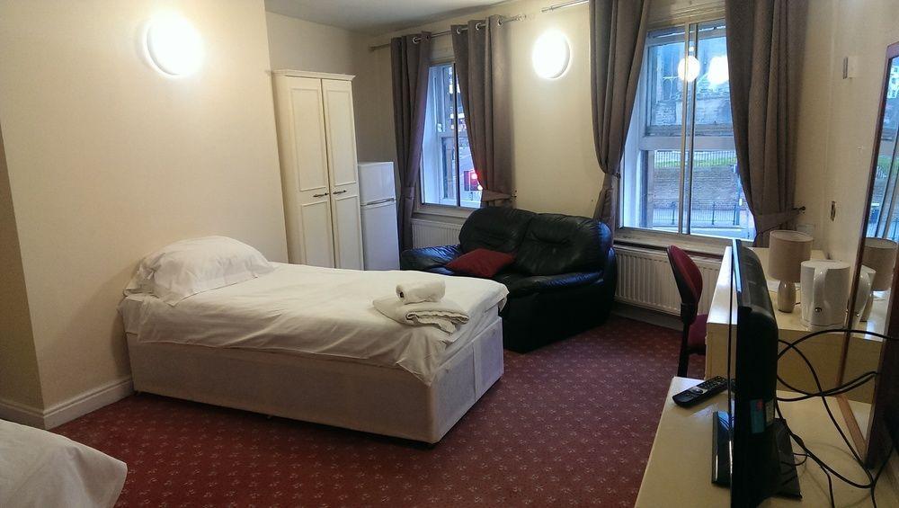 Huddersfield Hotel Екстериор снимка