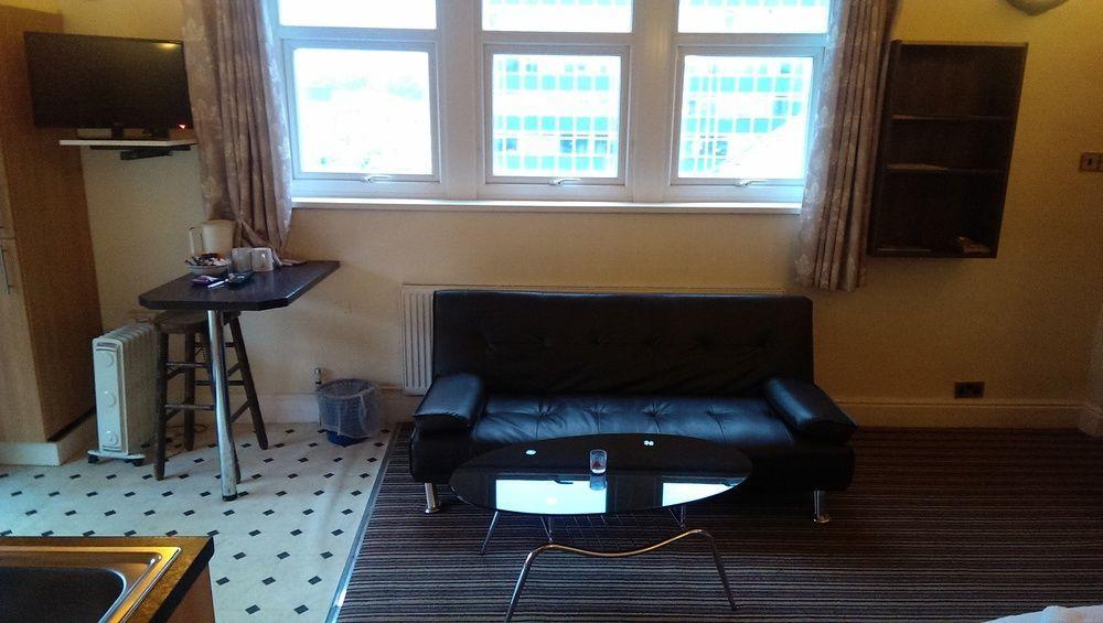 Huddersfield Hotel Екстериор снимка