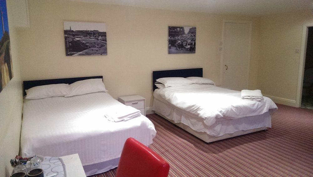 Huddersfield Hotel Екстериор снимка