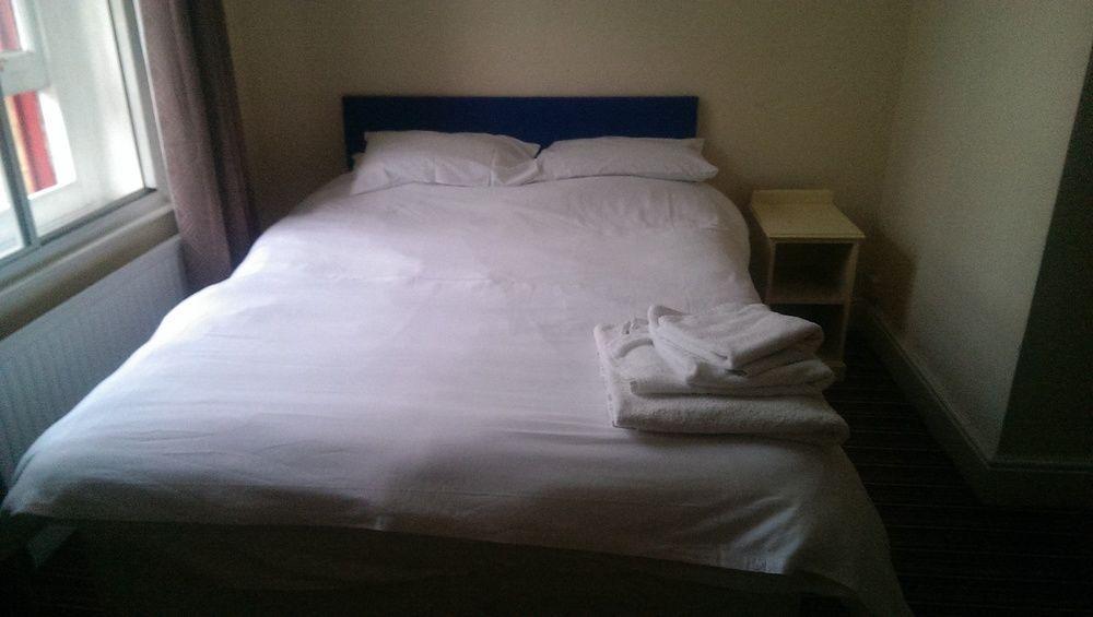 Huddersfield Hotel Екстериор снимка