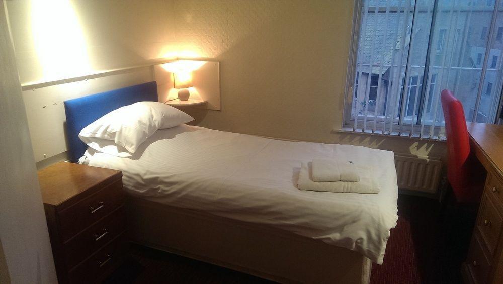 Huddersfield Hotel Екстериор снимка