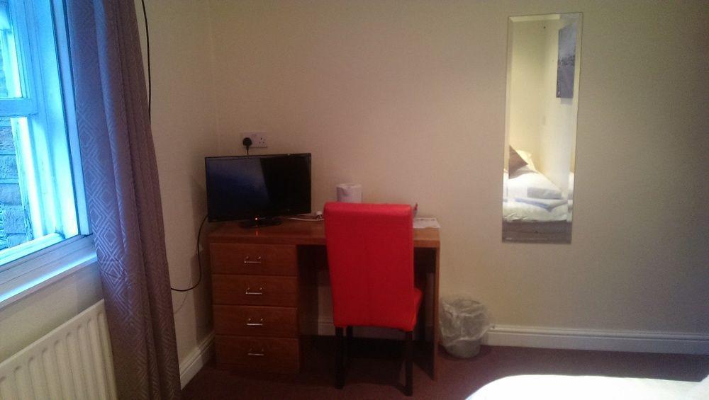 Huddersfield Hotel Екстериор снимка