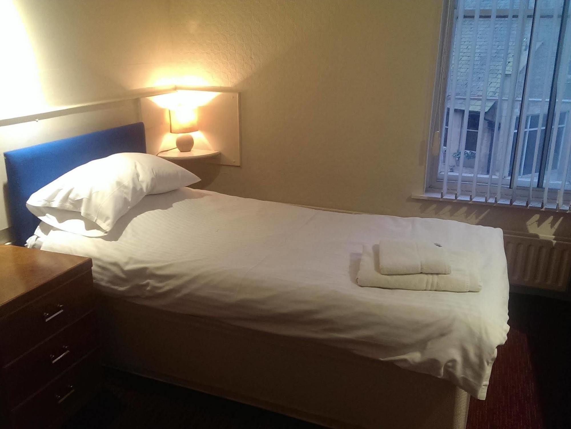 Huddersfield Hotel Екстериор снимка