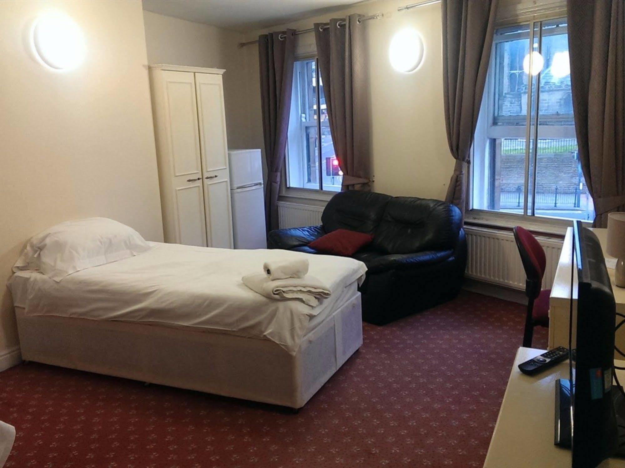 Huddersfield Hotel Екстериор снимка