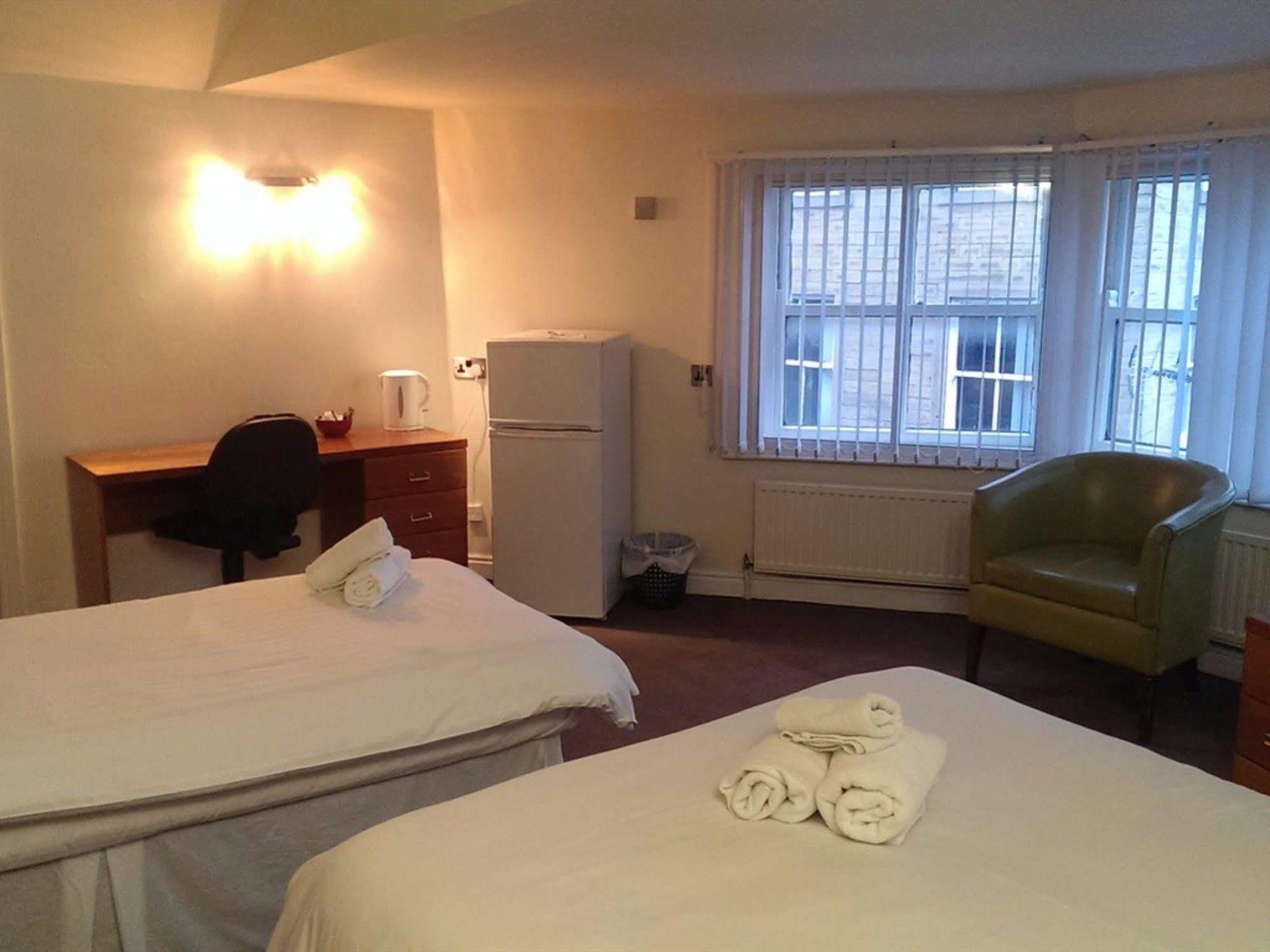 Huddersfield Hotel Екстериор снимка