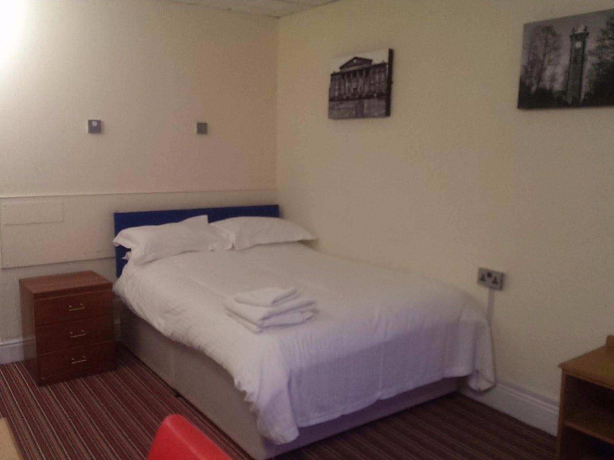 Huddersfield Hotel Екстериор снимка