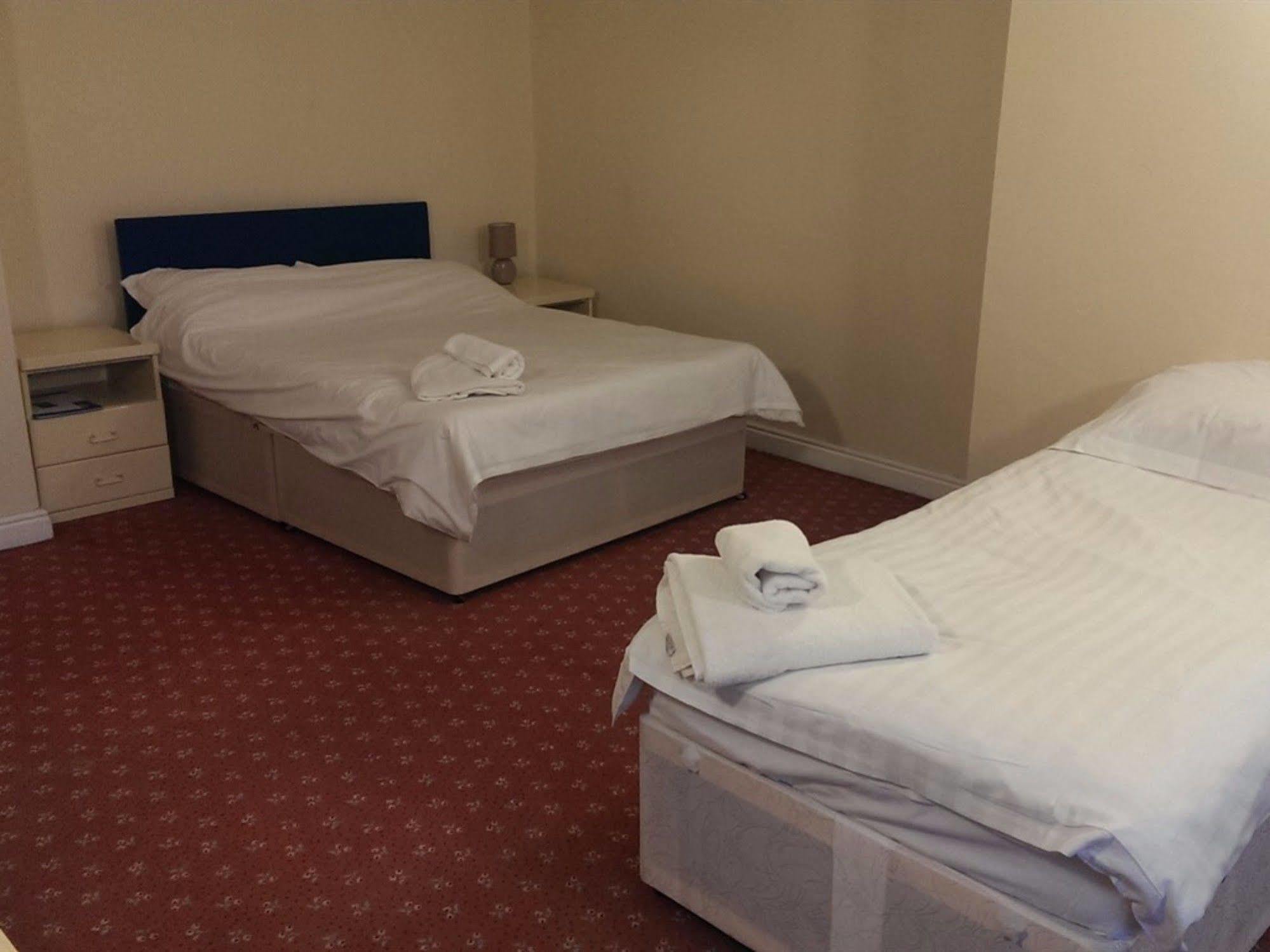 Huddersfield Hotel Екстериор снимка