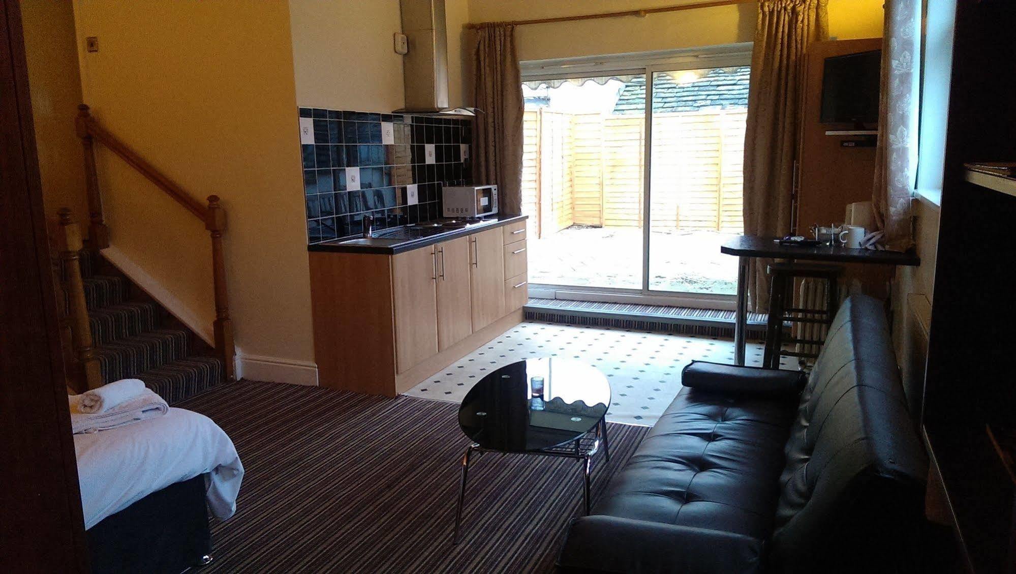 Huddersfield Hotel Екстериор снимка
