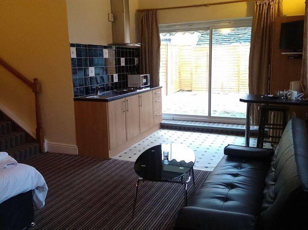 Huddersfield Hotel Екстериор снимка